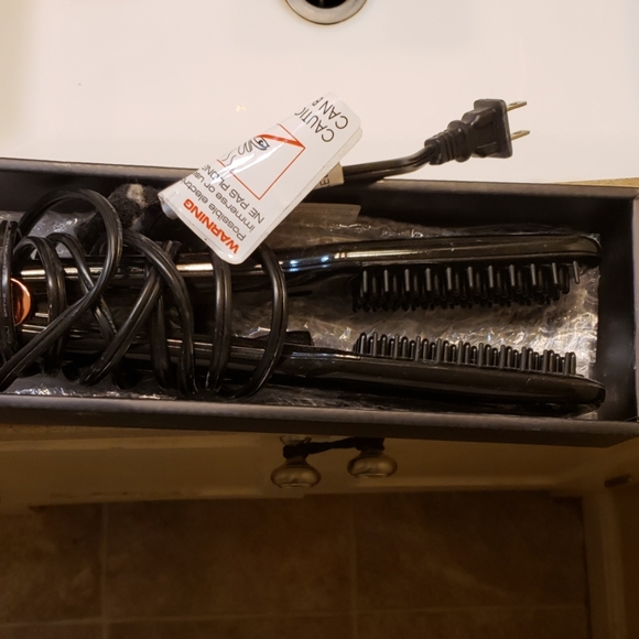 Berta Ceramic Straightening Comb Iron - Picture 2 of 2